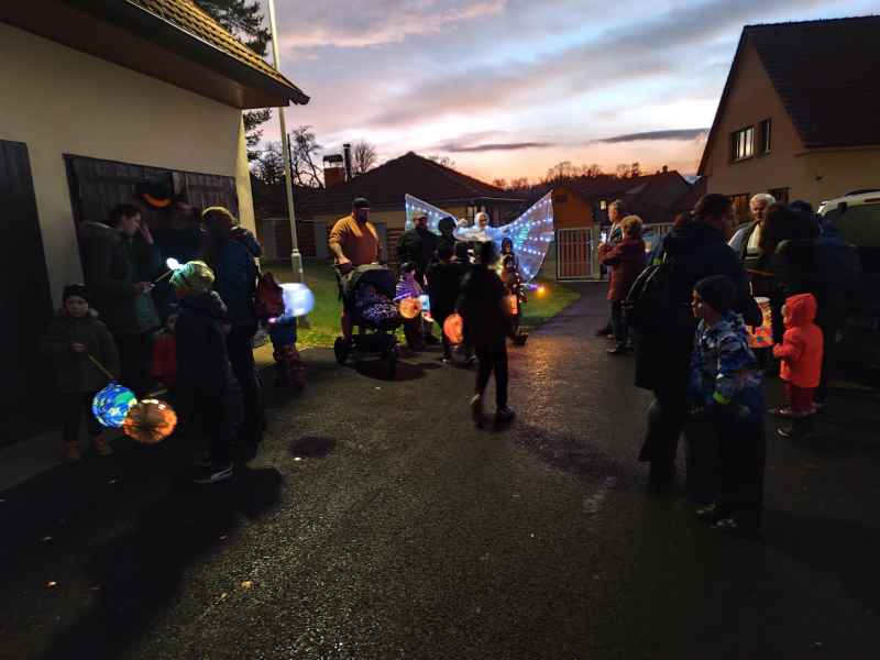 Strašidelný lampionový průvod v Malovidech